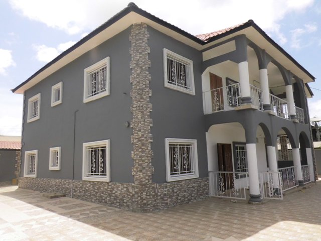 A lovely 6 Bedrooms house in Sukuta
