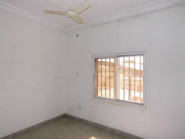 Office space with 4 rooms for rent on the LatriKunda / Tabokoto highway.