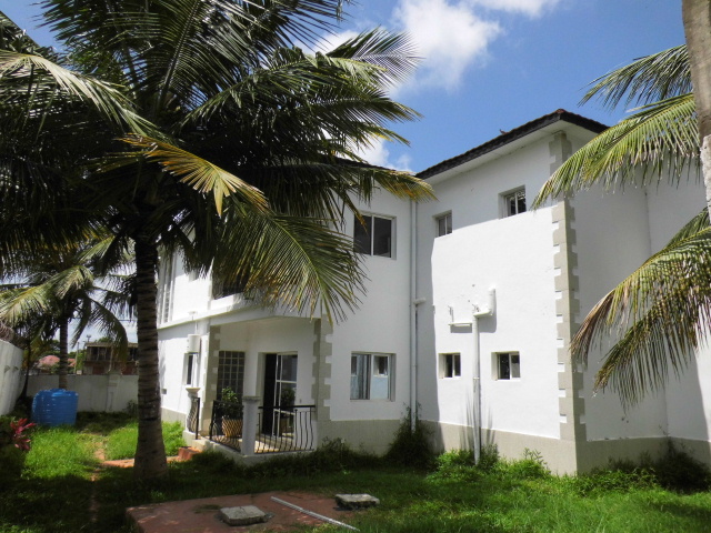 Stunning 7 bedroom unfurnished at Brufut Ghanatown