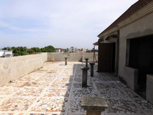Unfinished 6 bedroom house at Brufut Wullinkama