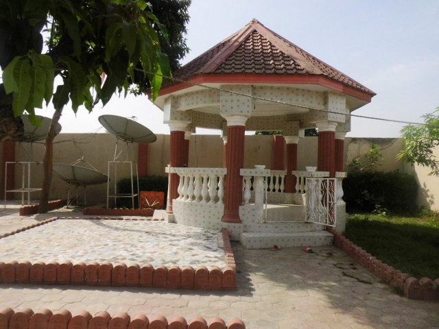 Beautiful 3 bedroom Bungalow with boys quarters located at Sinchu Alagie