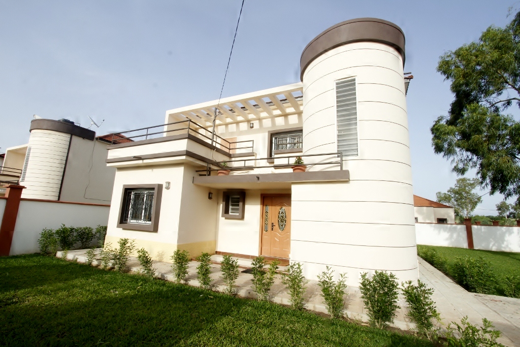 JUFFURE HOUSE 3 bedroom story house in (Salagi)