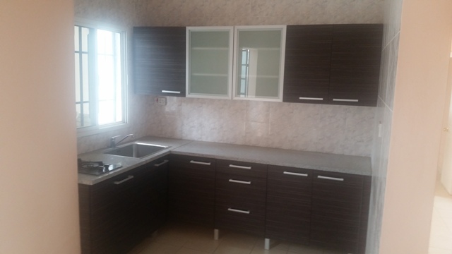 6 BEDROOM UNFURNISHED (NEW SENEGAMBIA HIGHWAY)