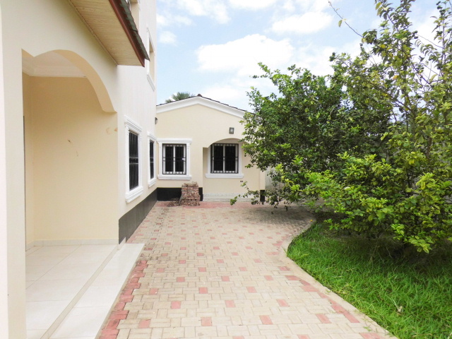 Luxury 6-Bedroom Sea View Residence | Prime Location
