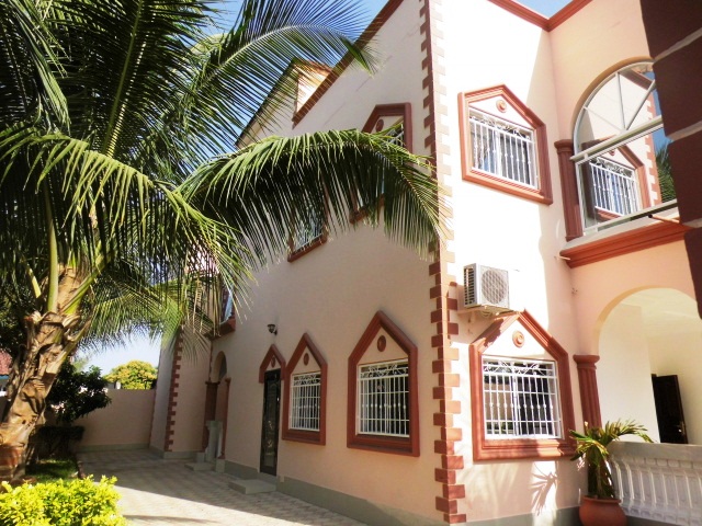 Fabulous 5 bedroom townhouse situated at Brusubi Phase 1