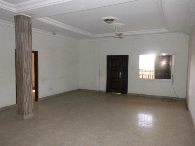 Office space with 4 rooms for rent on the LatriKunda / Tabokoto highway.