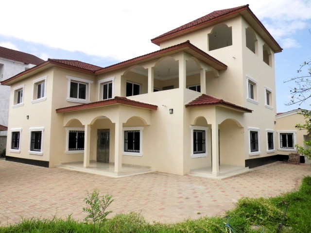Luxury 6-Bedroom Sea View Residence | Prime Location