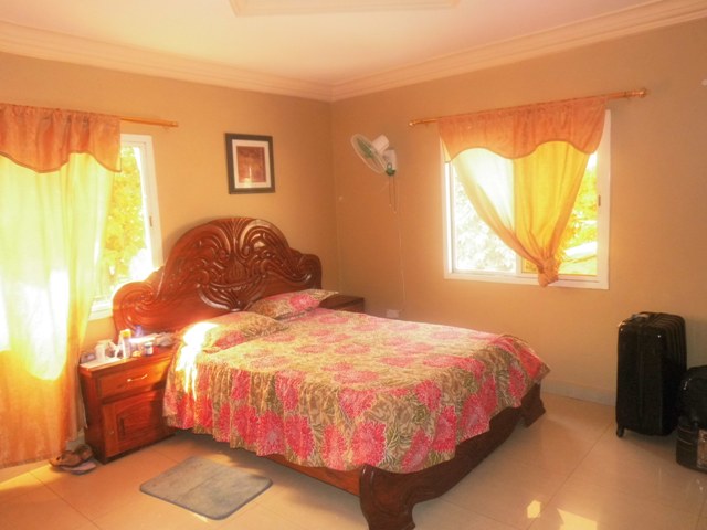 3 bedrooms furnished storey apartment located in Lamin