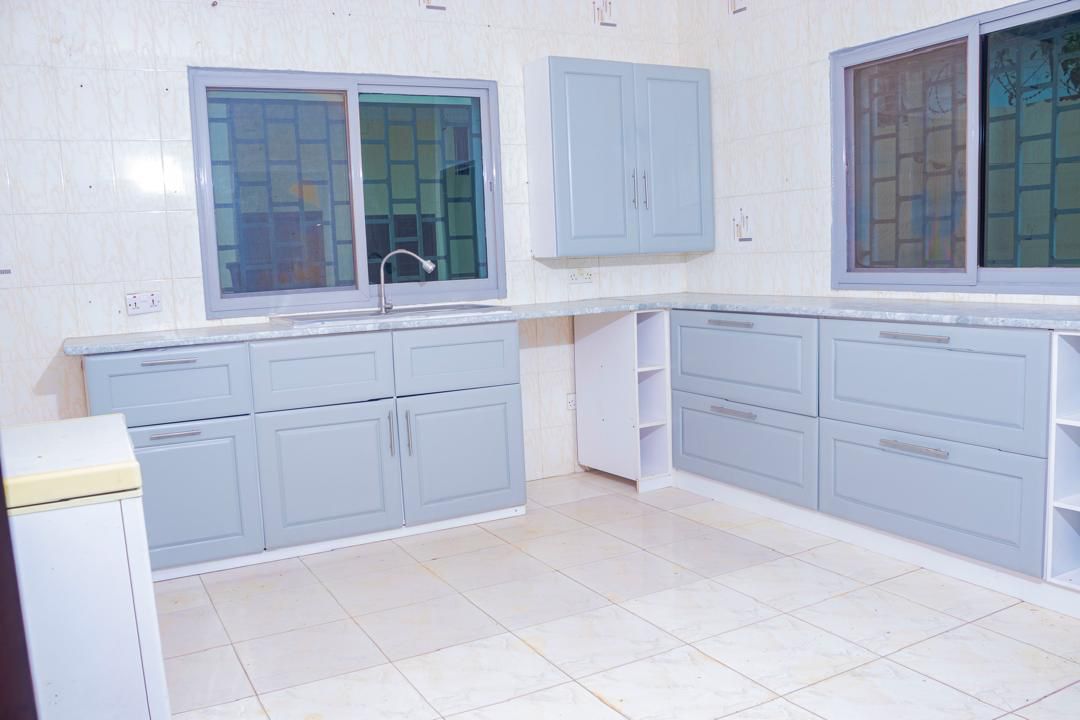 Spacious Unfurnished 3 bedroom & 3 toilets in Brufut Heights