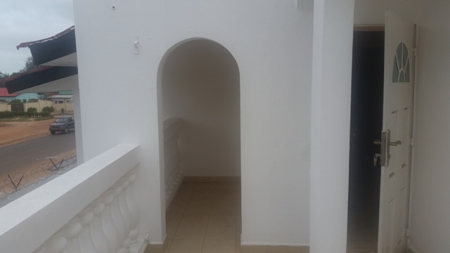 6 BEDROOM UNFURNISHED (NEW SENEGAMBIA HIGHWAY)