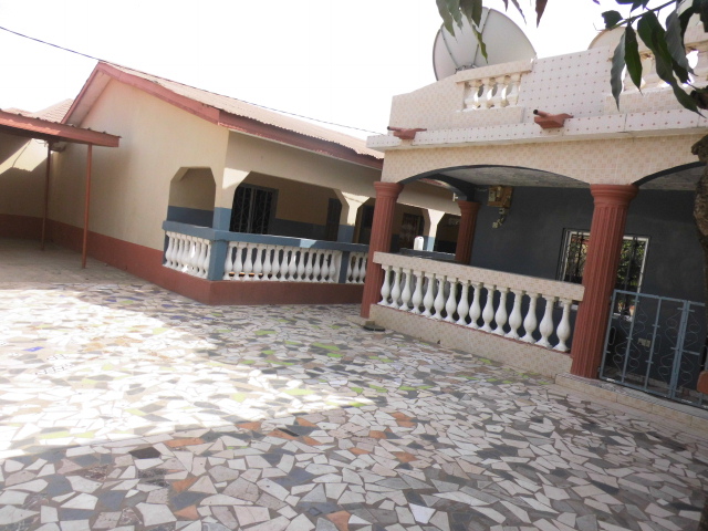 Beautiful 3 bedroom Bungalow with boys quarters located at Sinchu Alagie