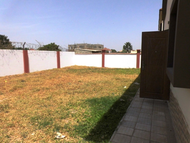 Spacious 4 bedroom Unfurnished Property at Paradise View