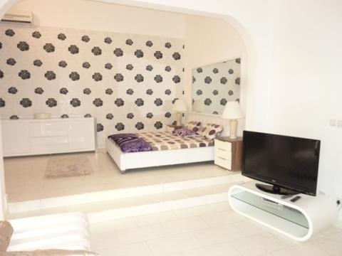 Dynamic four bedrooms fully furnished en-suite property