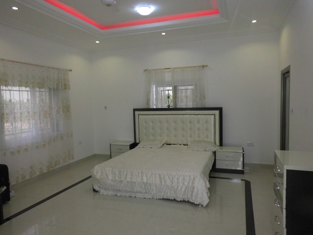 A lovely furnished 3 bedrooms Juffure house to let.