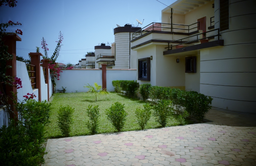 JUFFURE HOUSE 3 bedroom story house in (Salagi)