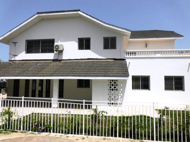 Massive modern 4 bedroom unfurnished house in&nbsp;Fajara
