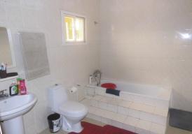 3 bedrooms furnished storey apartment located in Lamin