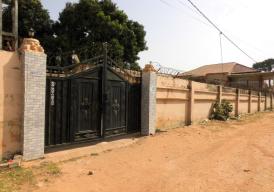 Luxurious 10 Bedroom, 7 Bathroom Property in Kerr Sering